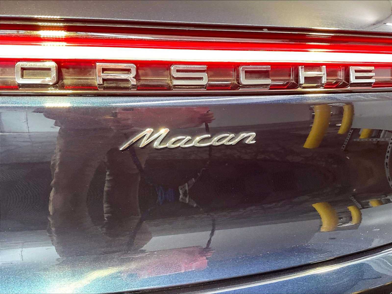Certified 2023 Porsche Macan AWD/4WD image 35