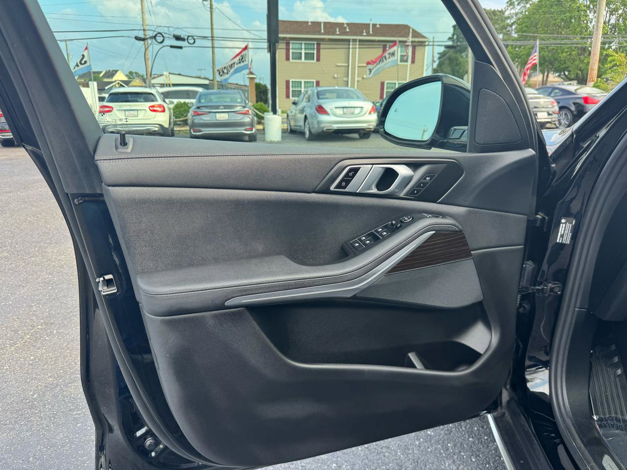 Used 2021 BMW X5 xDrive40i w/ Convenience Package AWD/4WD image 9