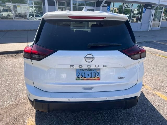 Used 2025 Nissan Rogue SV AWD/4WD image 3