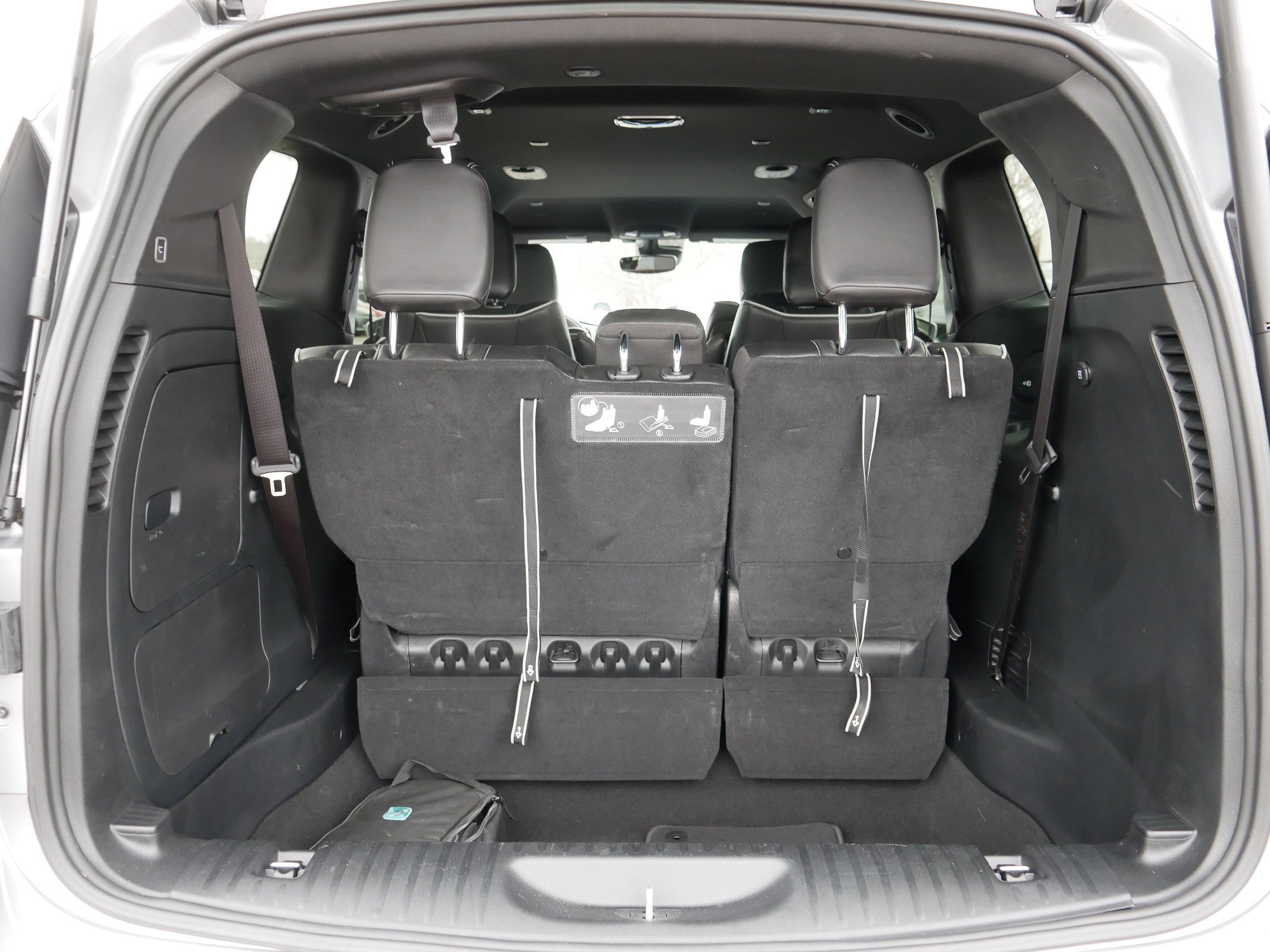 Used 2021 Chrysler Pacifica Limited w/ Uconnect Theater Family Group image 18