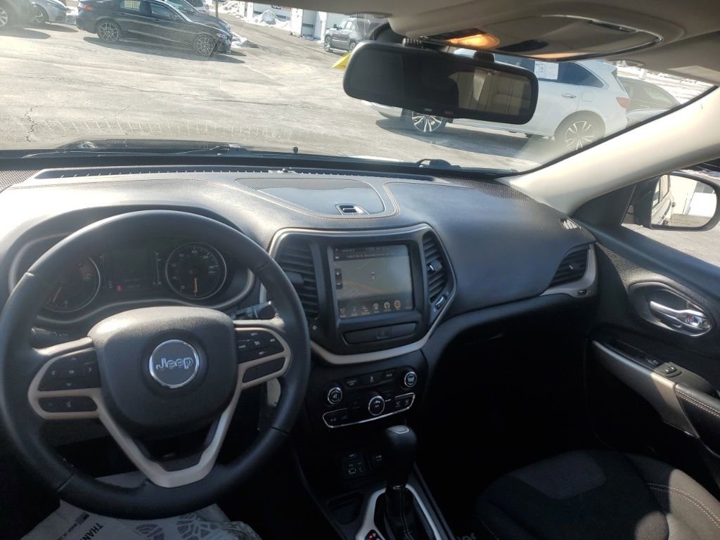 Used 2017 Jeep Cherokee Latitude w/ Comfort & Sound Group image 28