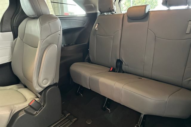 Certified 2026 Toyota Sienna XLE FWD image 20