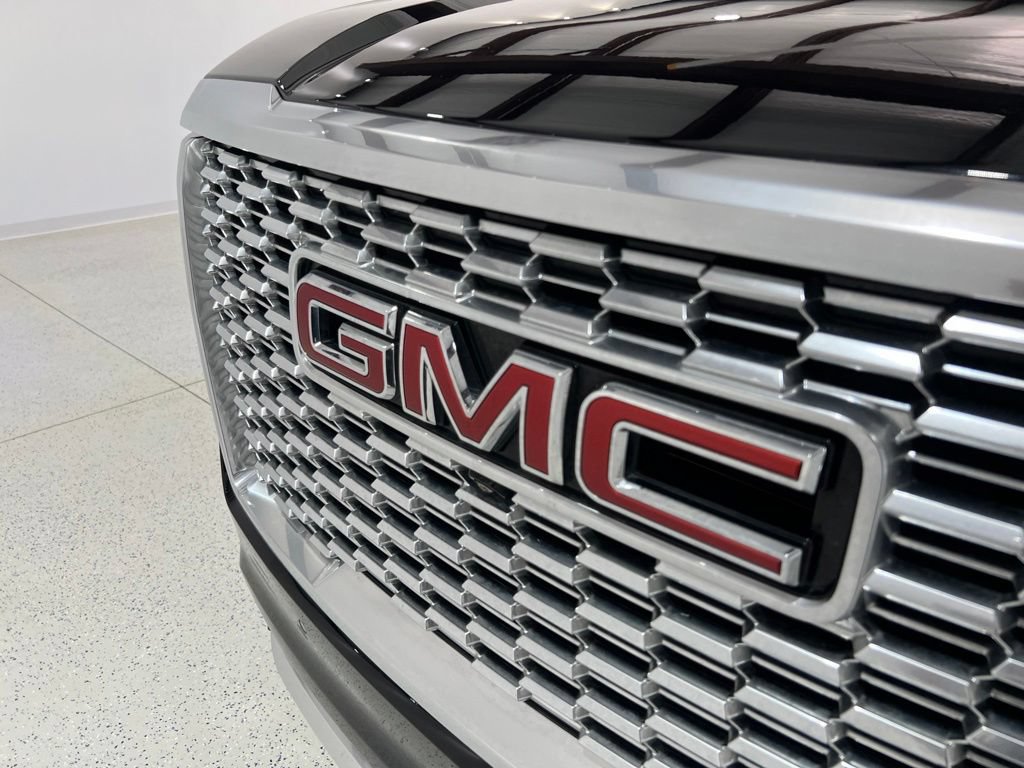 Used 2024 GMC Yukon Denali w/ Advanced Technology Package AWD/4WD image 29
