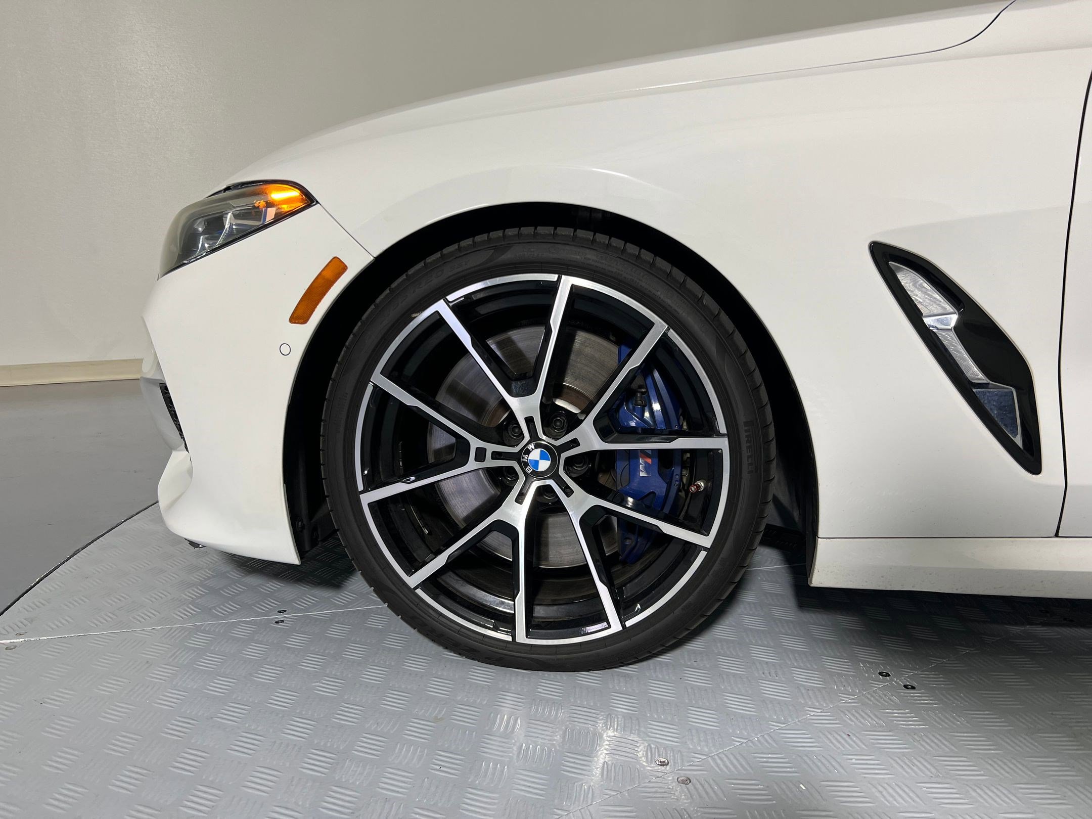 Used 2021 BMW M850i xDrive Convertible w/ Driving Assistance Package image 11