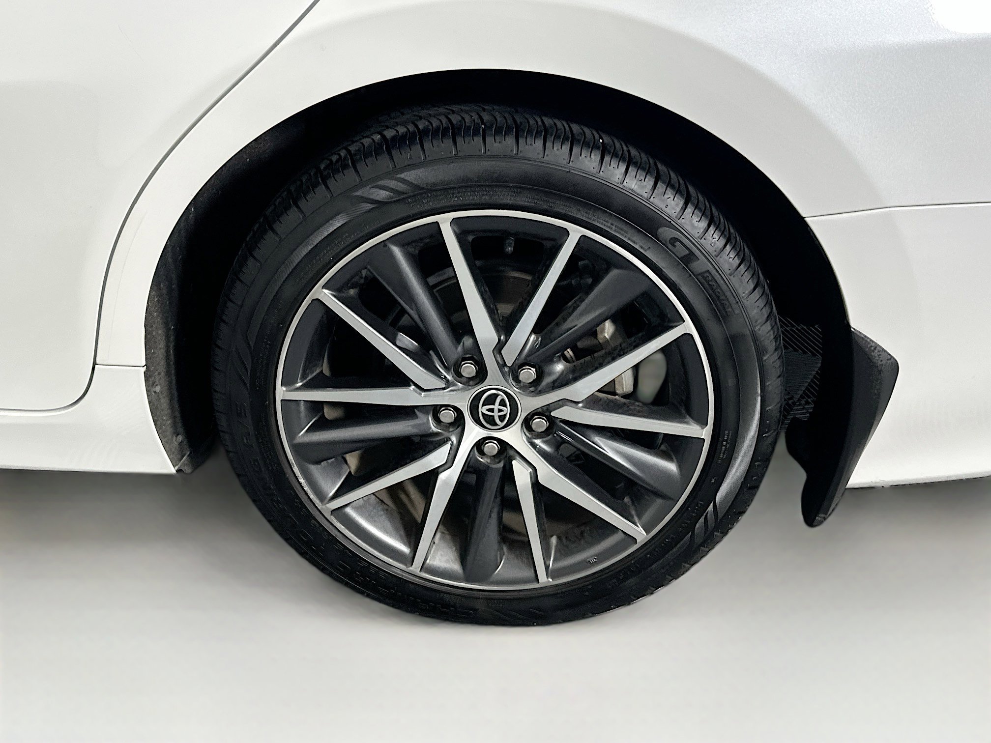 Used 2023 Toyota Camry XLE image 11