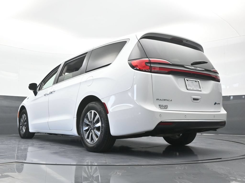Used 2023 Chrysler Pacifica Touring-L FWD image 59