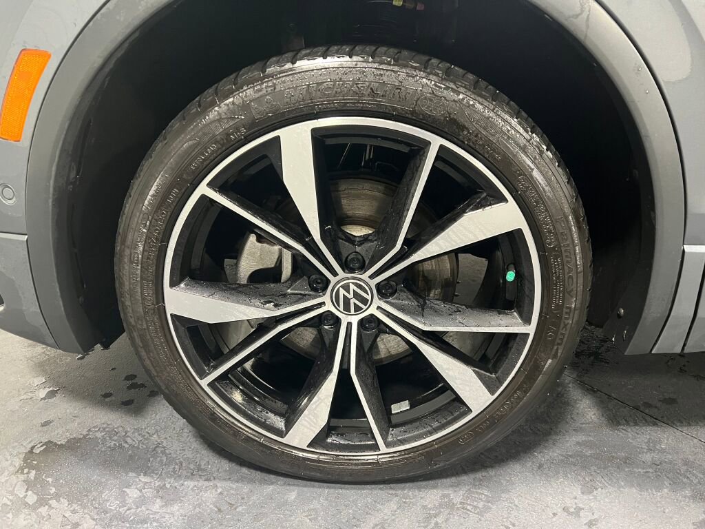 Used 2022 Volkswagen Tiguan SEL R-Line image 19