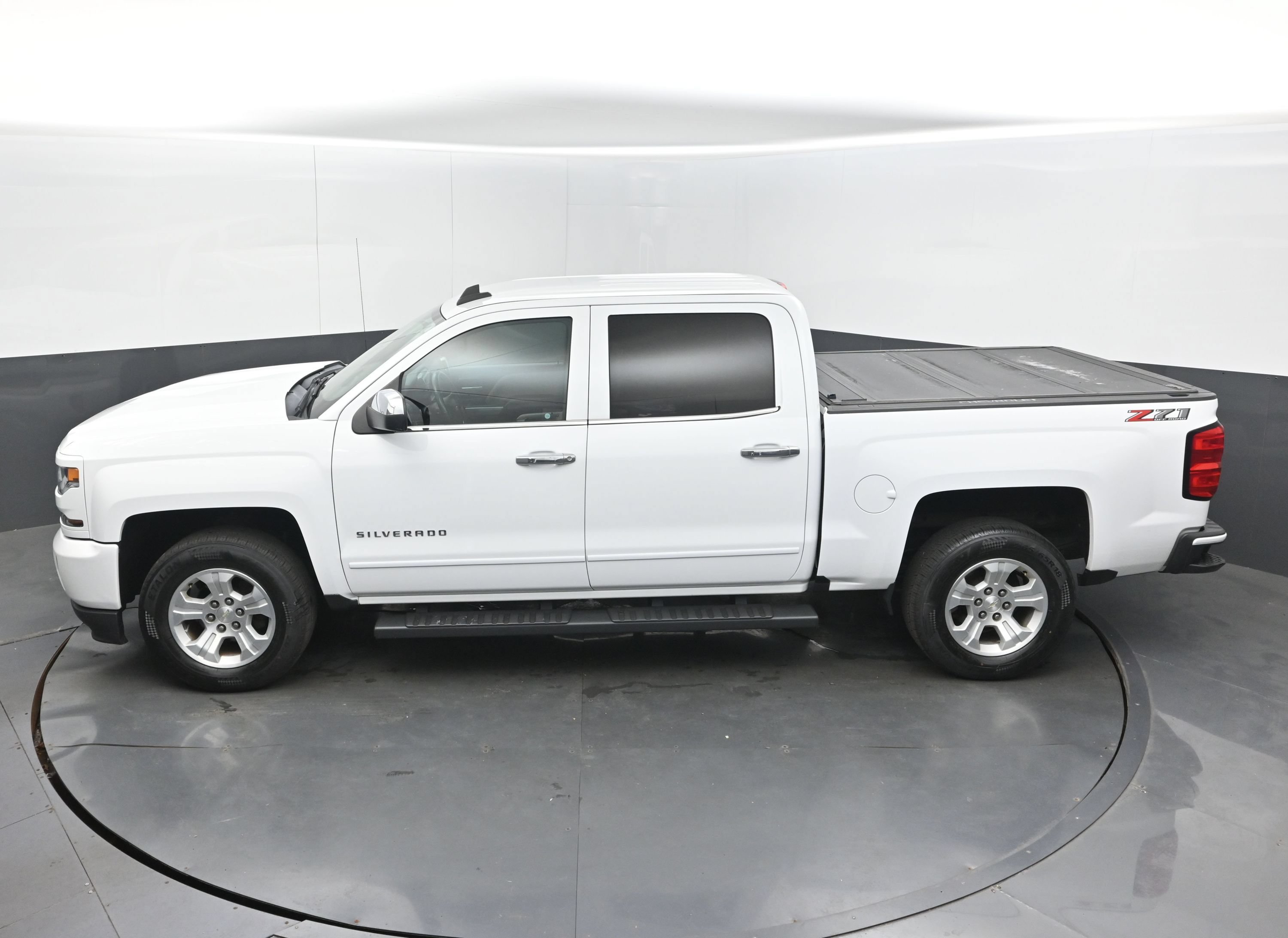 Used 2018 Chevrolet Silverado 1500 LT w/ All Star Edition AWD/4WD image 29
