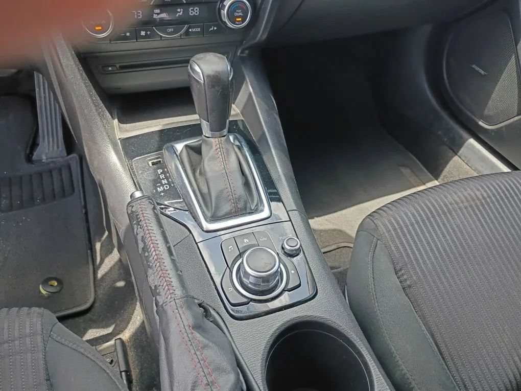 Used 2015 MAZDA MAZDA3 i Touring w/ Technology Package FWD image 14