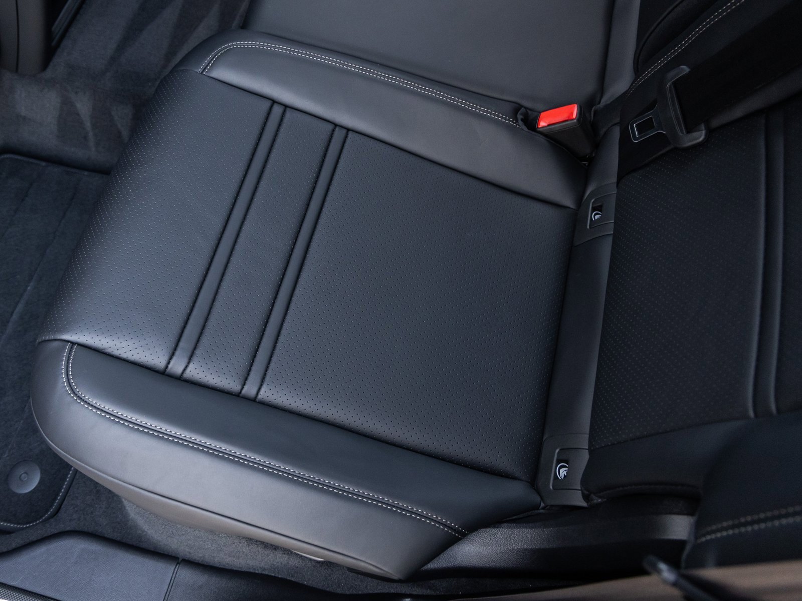 New 2026 Porsche Cayenne Turbo image 37