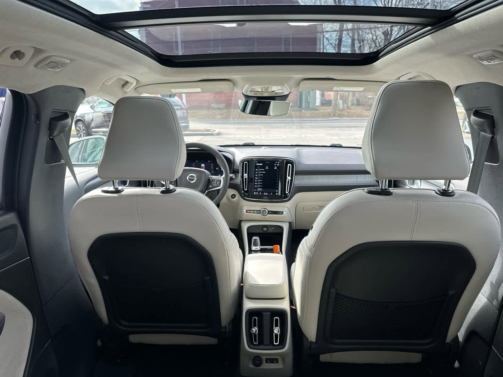 Used 2023 Volvo XC40 B5 Plus w/ Protection Package Premier image 28