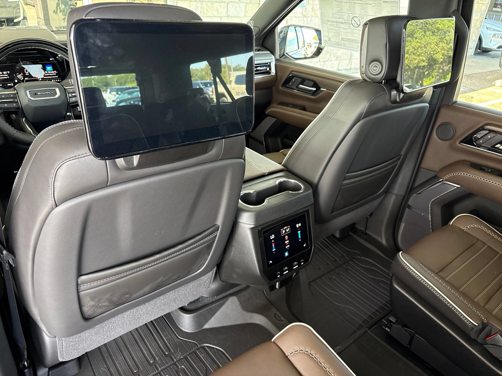 New 2026 GMC Yukon XL Denali Ultimate w/ LPO, Floor Liner Package AWD/4WD image 18