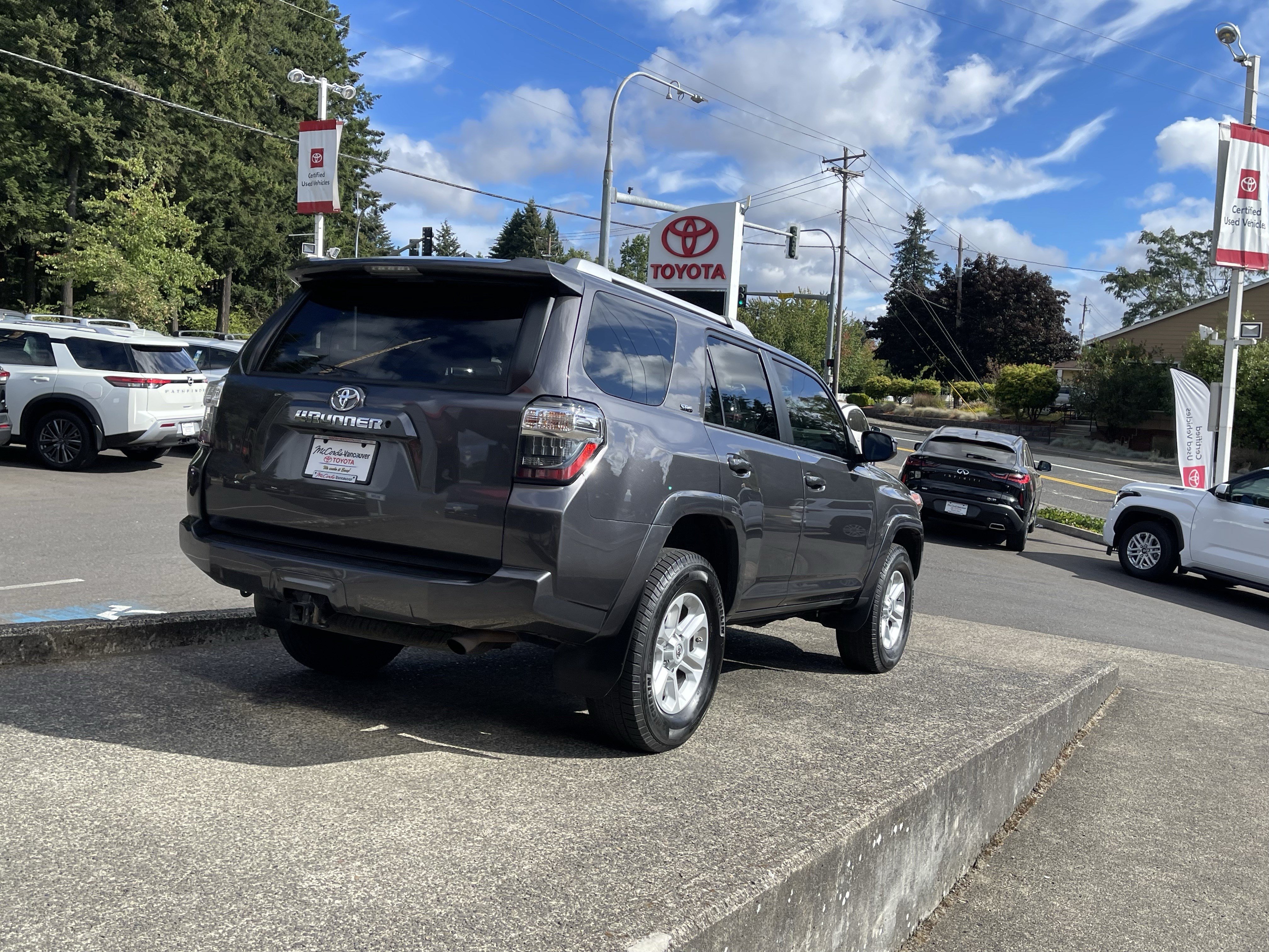 Certified 2017 Toyota 4Runner SR5 AWD/4WD image 7