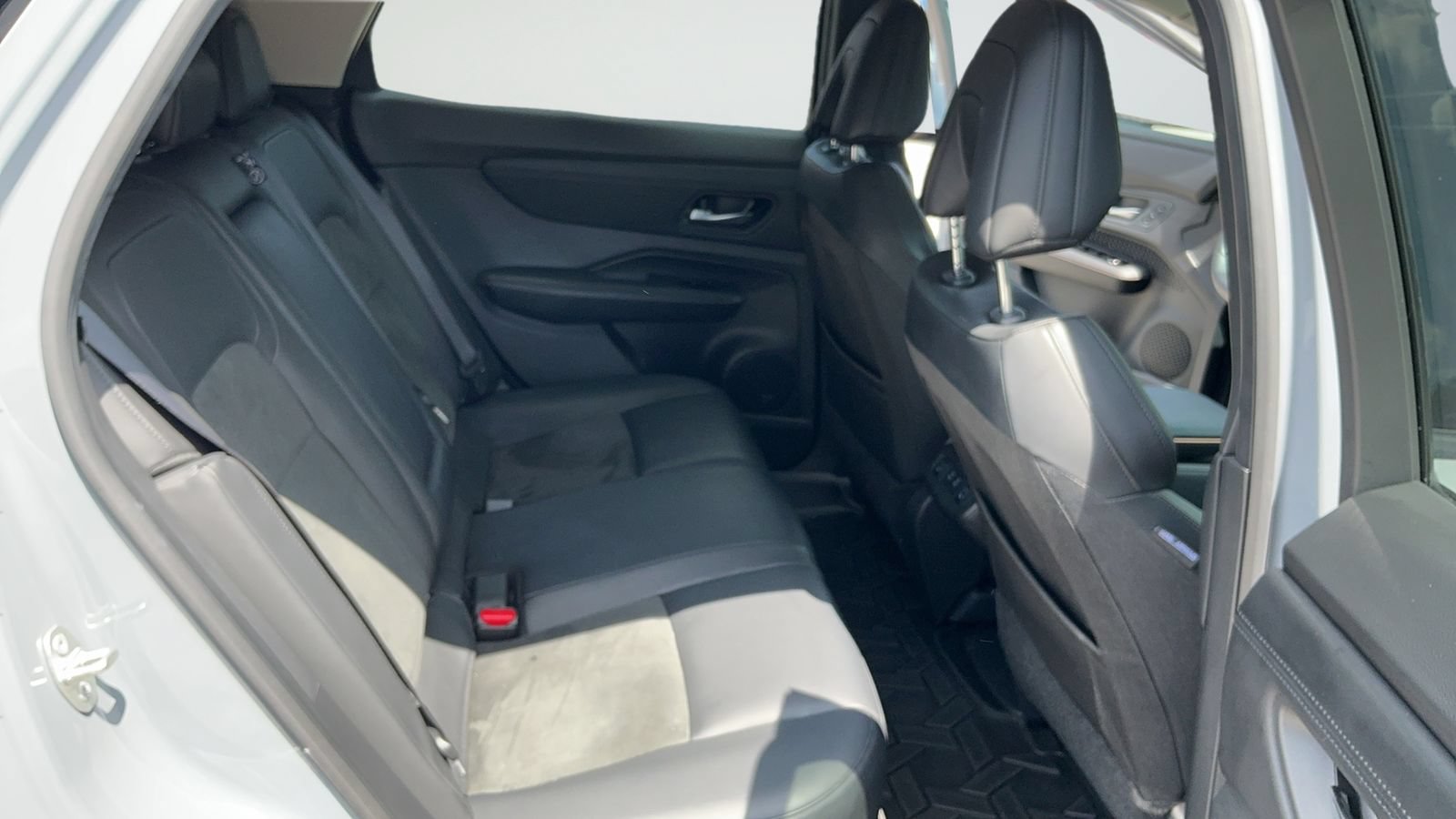 Certified 2025 Nissan Ariya FWD image 43