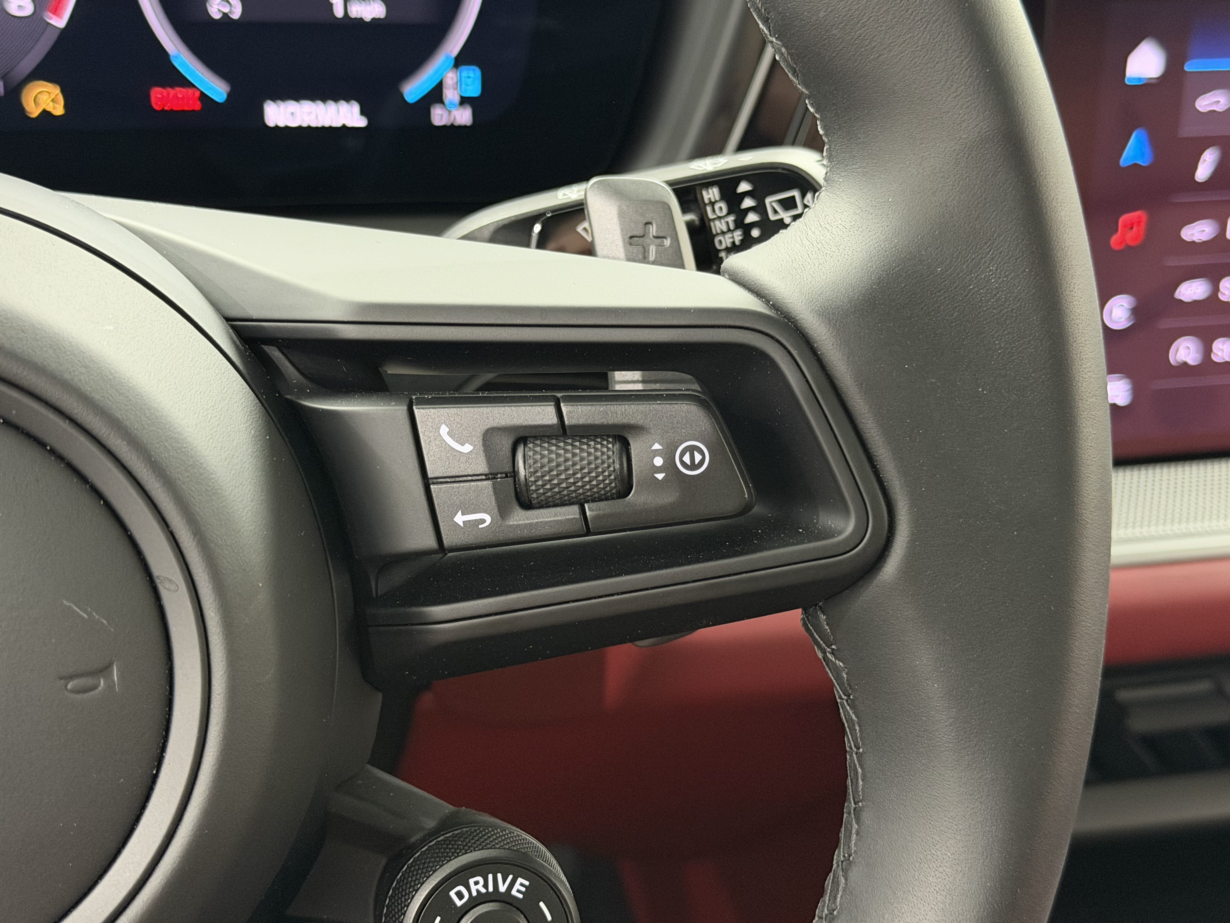 Certified 2025 Porsche Cayenne S AWD/4WD image 49