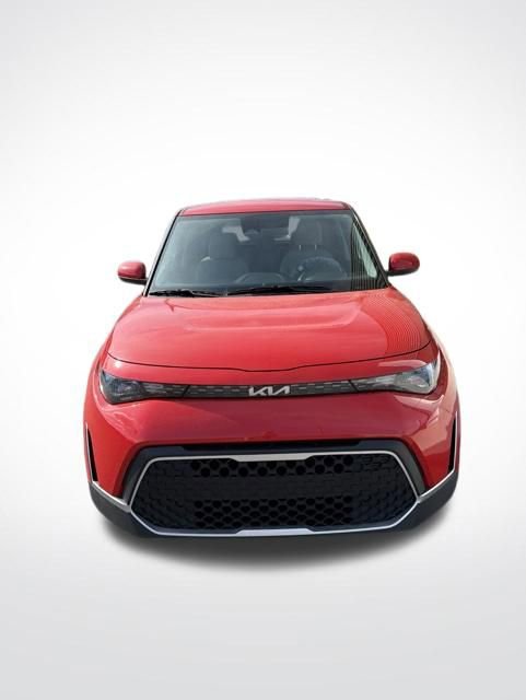 Used 2025 Kia Soul LX FWD image 6