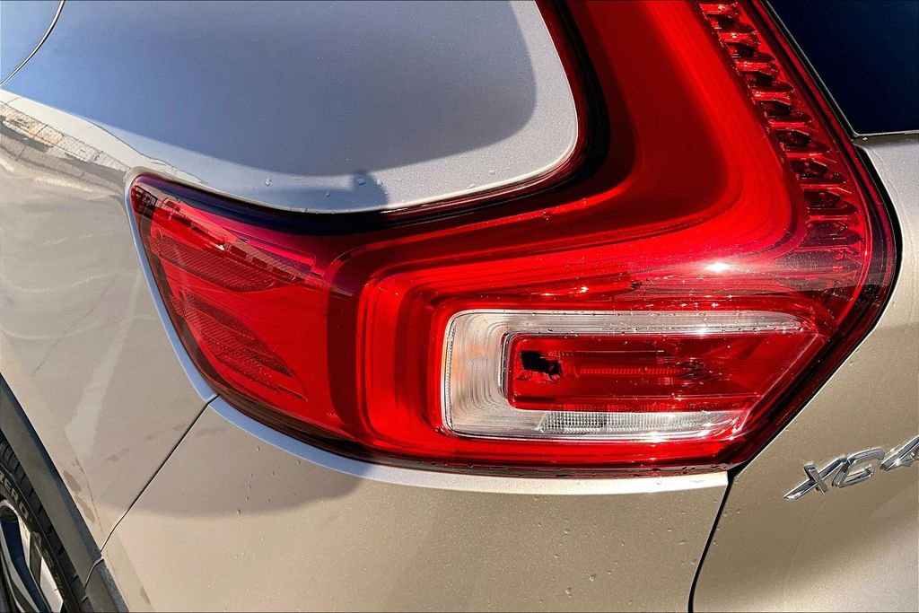 Used 2023 Volvo XC40 B4 Plus w/ Protection Package Premier image 41