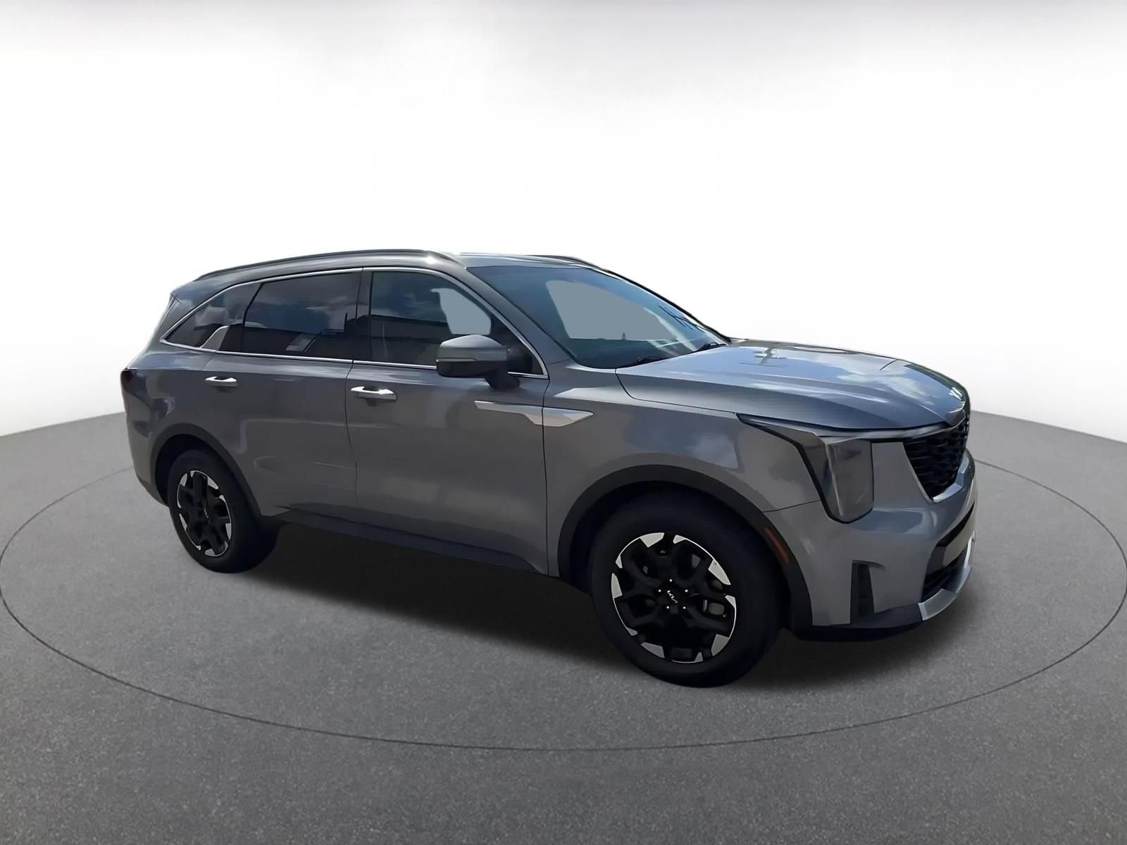 Used 2024 Kia Sorento S image 2