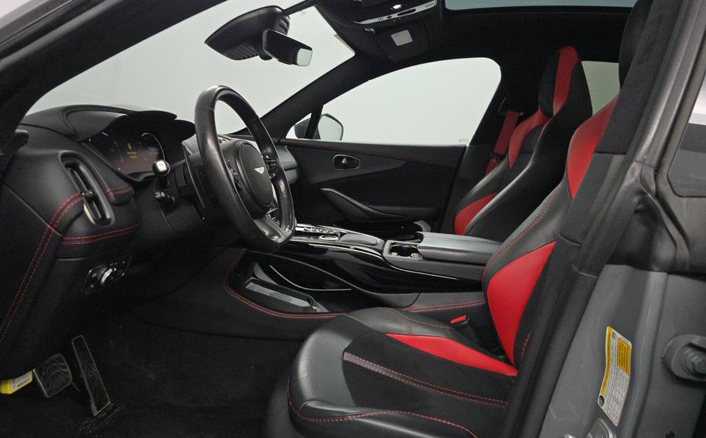 Used 2023 Aston Martin DBX image 3