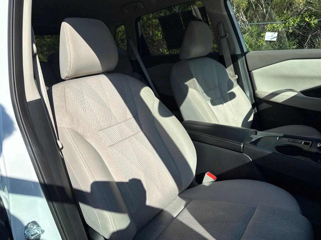 Certified 2025 Nissan Rogue SV FWD image 40