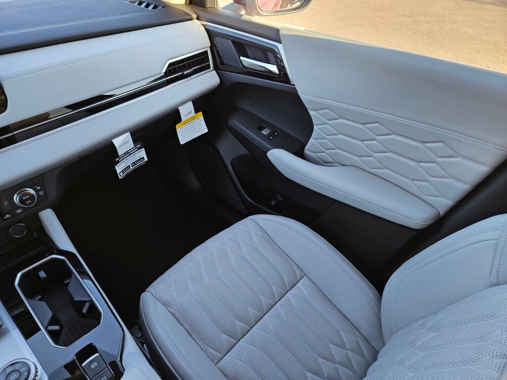 New 2025 Mitsubishi Outlander SEL image 14