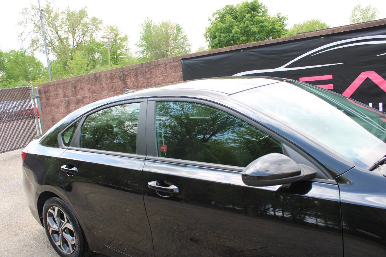 Used 2020 Kia Forte LXS FWD image 28