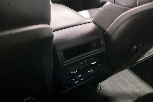 Used 2023 Jeep Grand Cherokee Limited w/ Luxury Tech Group II image 10