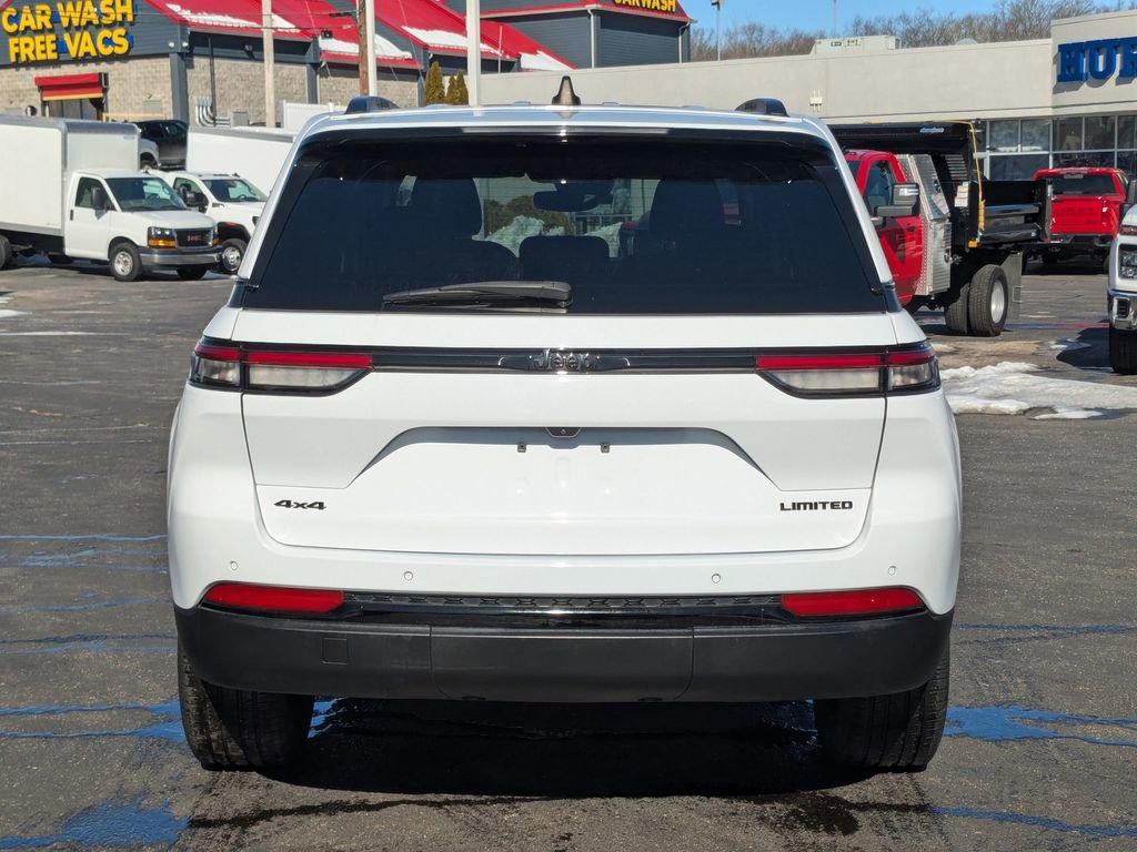 Used 2023 Jeep Grand Cherokee Limited w/ Black Appearance Package image 5