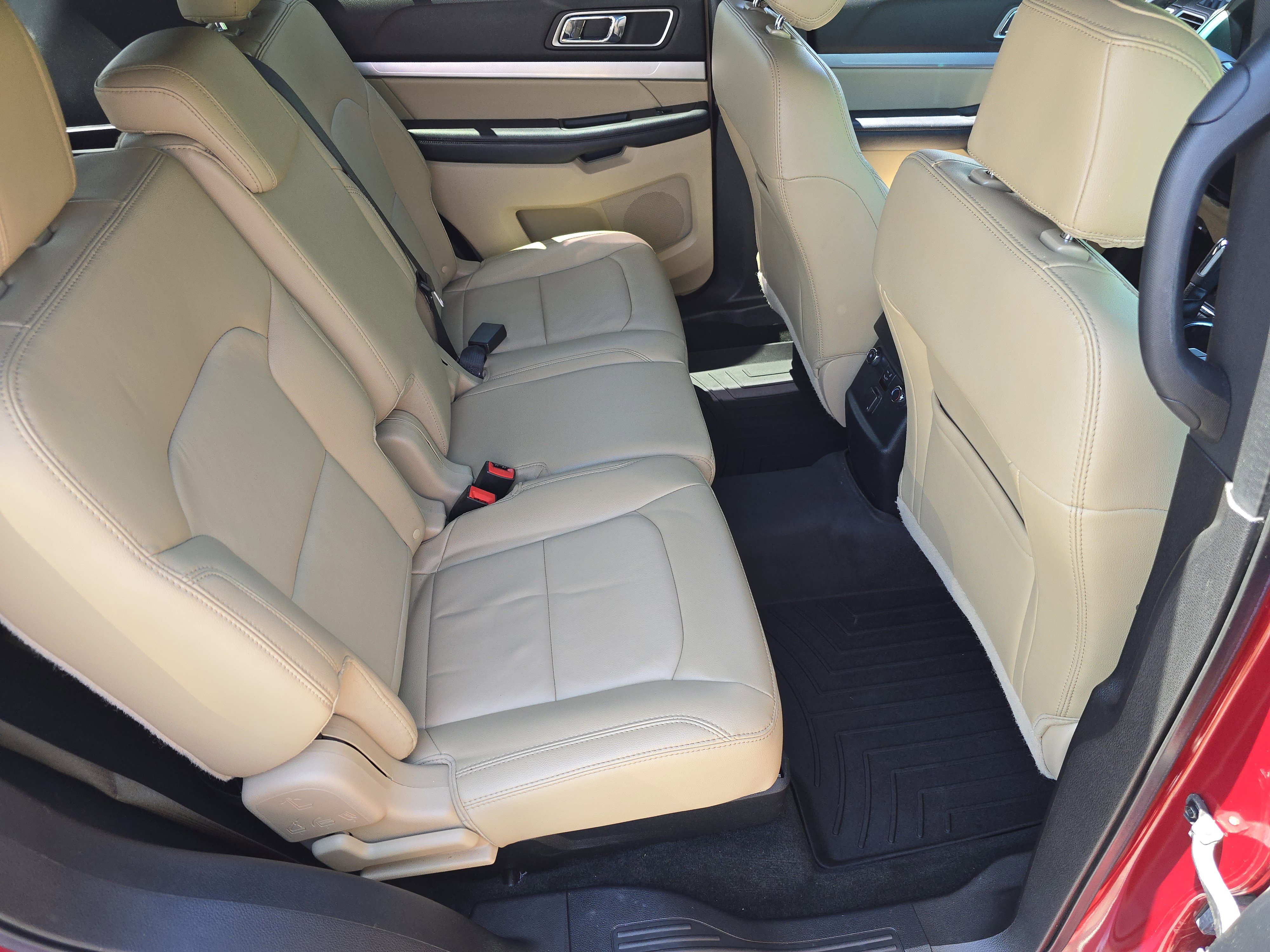 Used 2016 Ford Explorer XLT w/ Equipment Group 202A FWD image 22