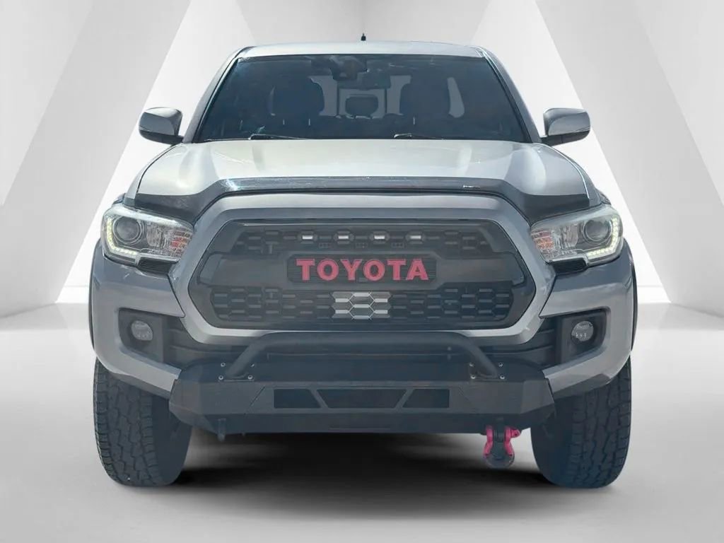 Used 2018 Toyota Tacoma TRD Off-Road w/ Technology Package image 2