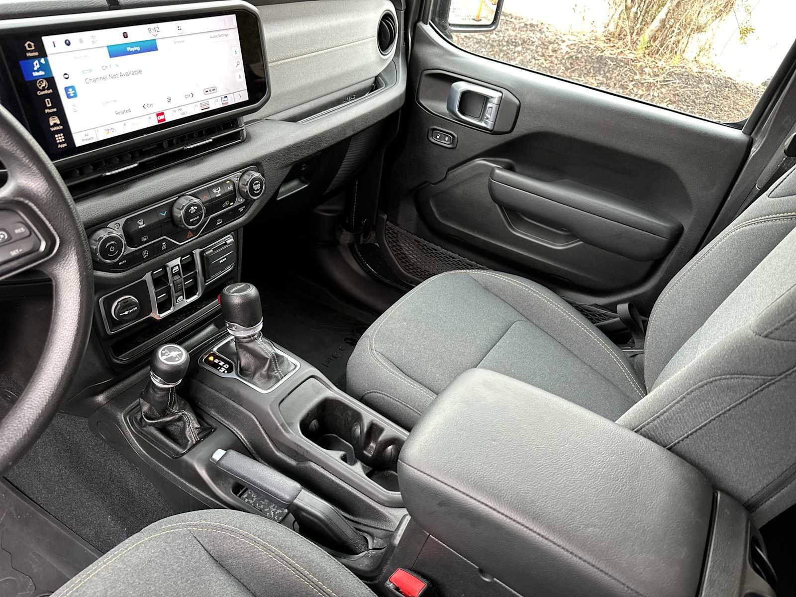 Used 2024 Jeep Gladiator Sport image 21