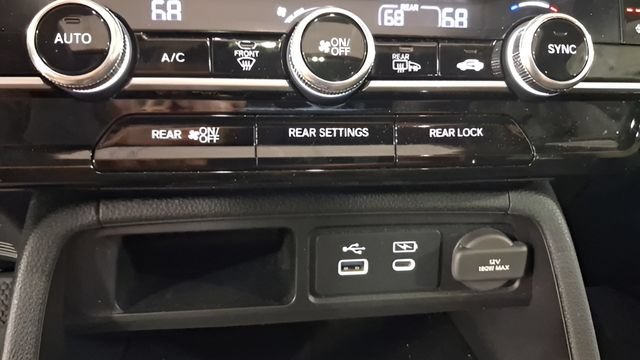 Used 2025 Honda Pilot Touring image 37