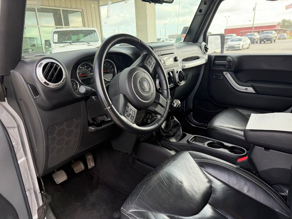 Used 2016 Jeep Wrangler Unlimited Sahara w/ Connectivity Group image 6