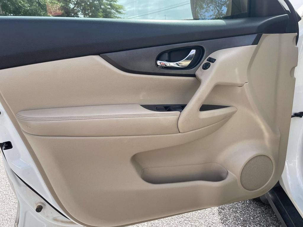 Used 2016 Nissan Rogue SV w/ SV Premium Package FWD image 17