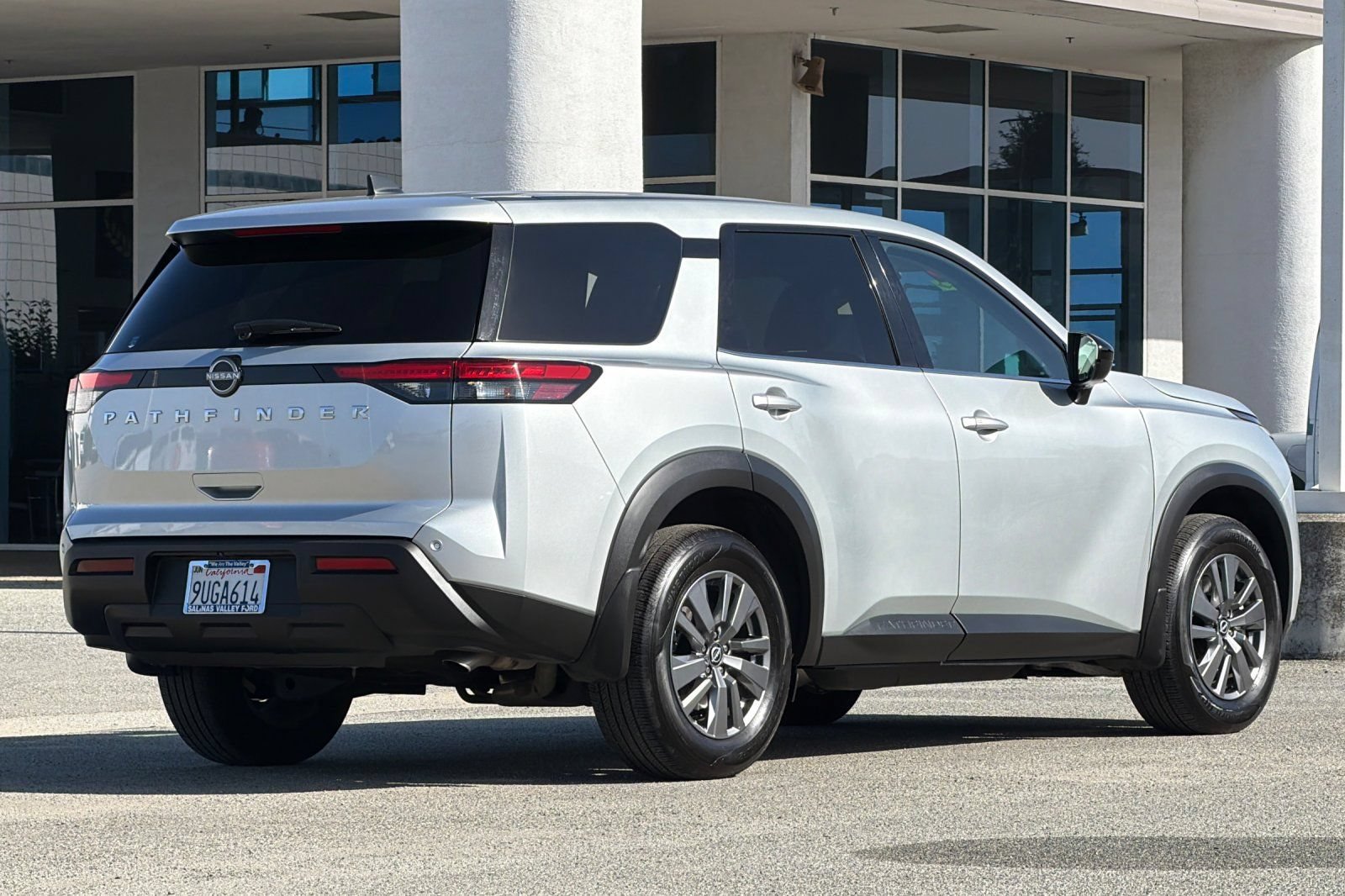 Used 2025 Nissan Pathfinder S FWD image 4