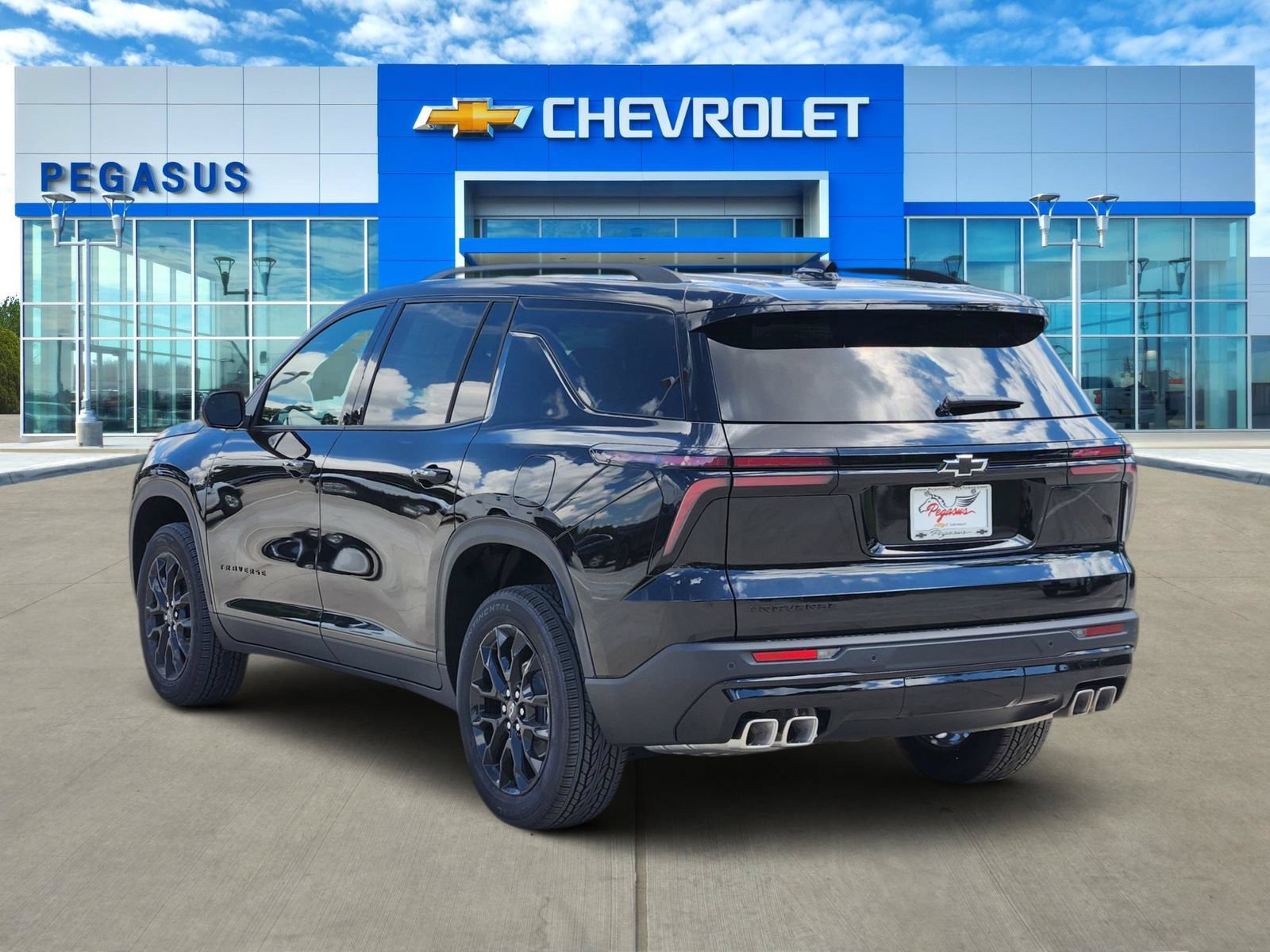 New 2026 Chevrolet Traverse LT w/ Midnight/Sport Edition FWD image 4