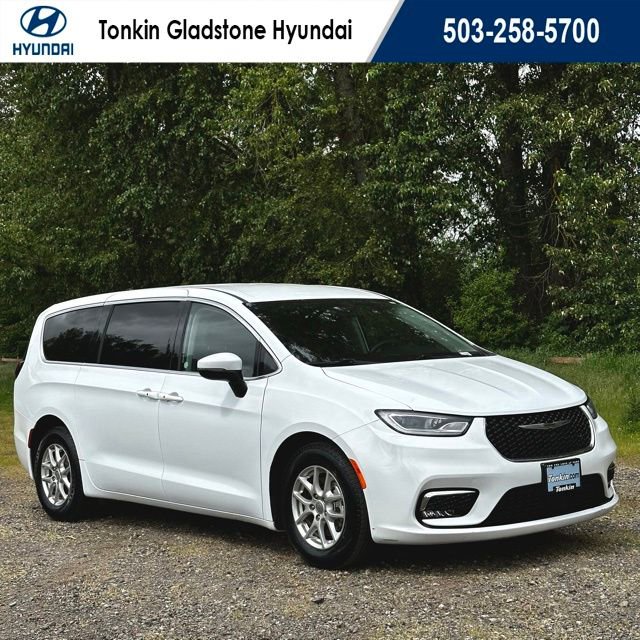Used 2023 Chrysler Pacifica Touring-L FWD image 1