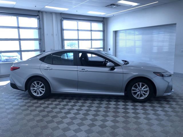 Used 2025 Toyota Camry LE image 35