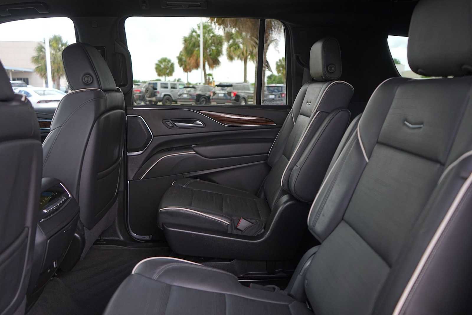 Used 2024 Cadillac Escalade ESV Premium Luxury RWD image 14