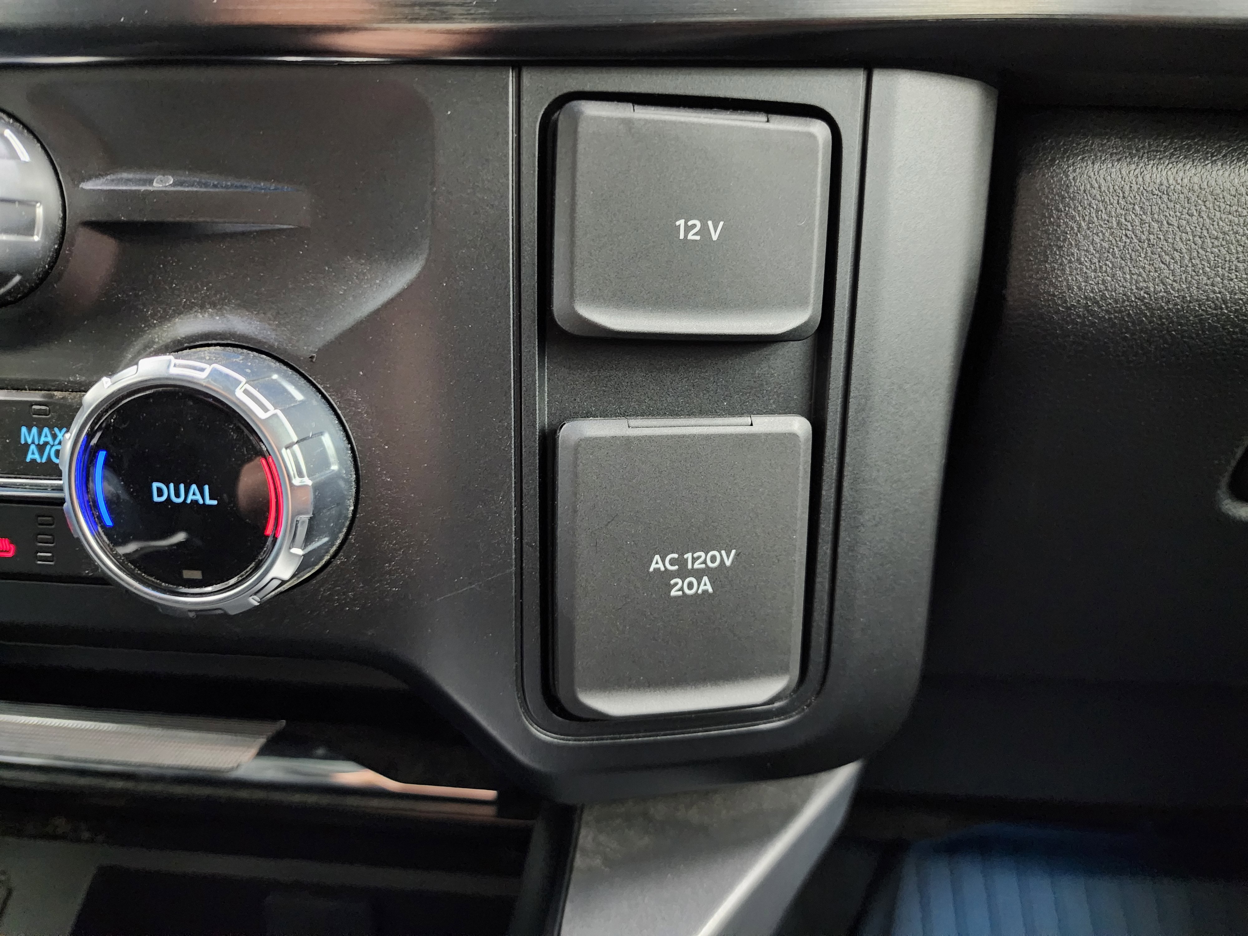 Used 2025 Ford F350 Lariat w/ Lariat Ultimate Package image 46