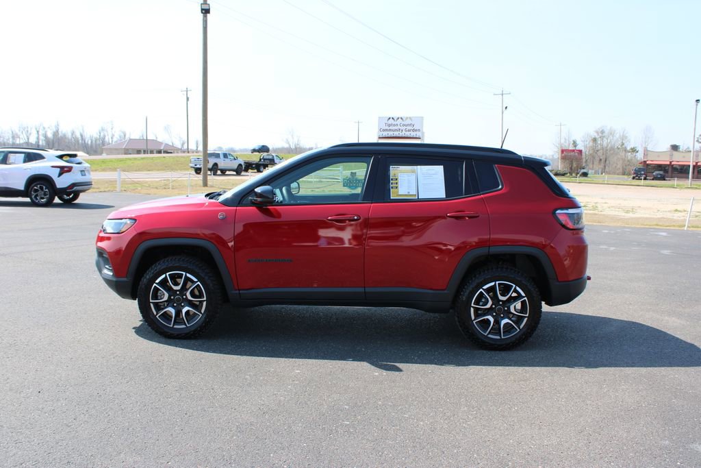 Used 2025 Jeep Compass Trailhawk image 6