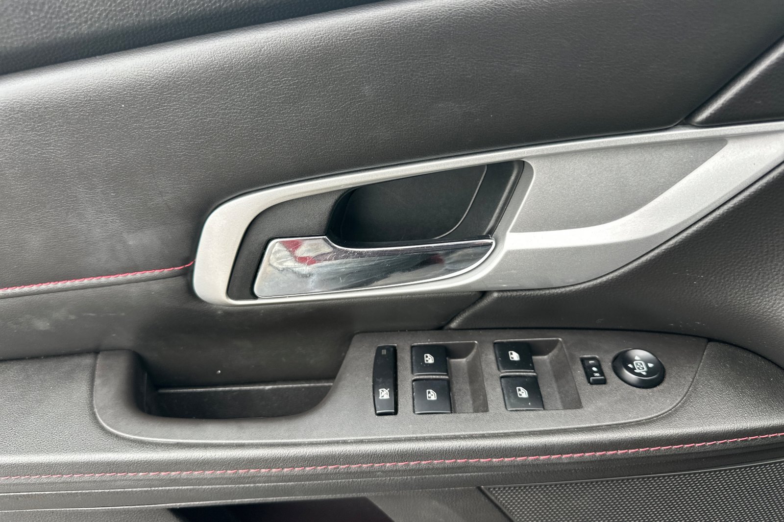 Used 2010 GMC Terrain SLE FWD image 11