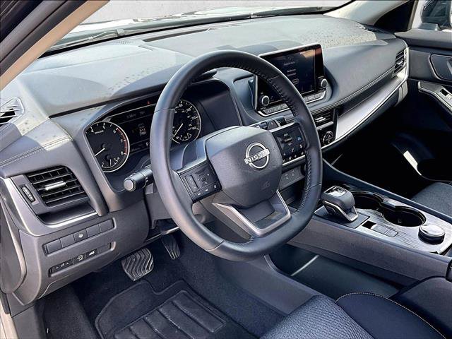 Used 2025 Nissan Rogue SV AWD/4WD image 14