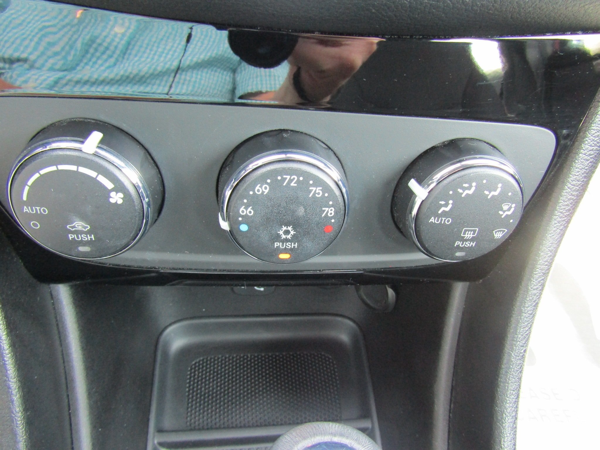 Used 2013 Chrysler 200 Touring FWD image 26