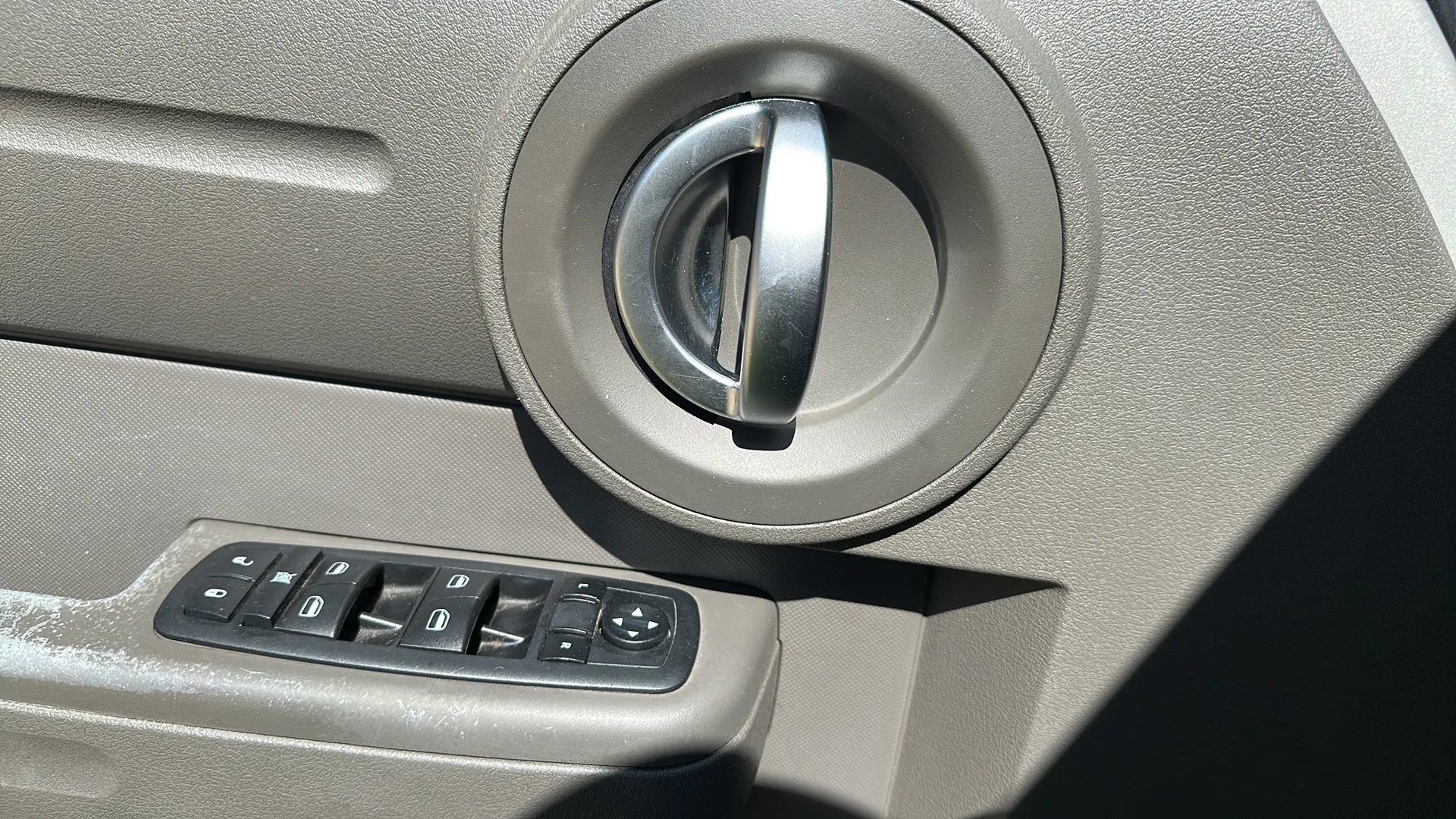 Used 2008 Dodge Nitro SXT image 37