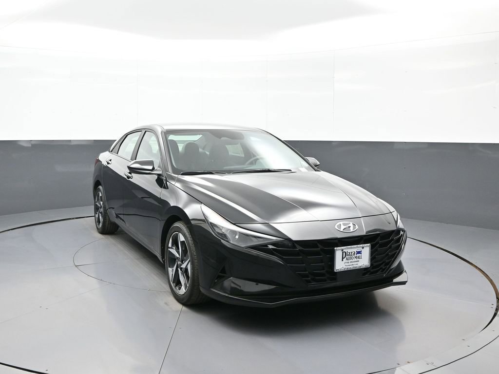 Used 2023 Hyundai Elantra SEL w/ Convenience Package FWD image 3