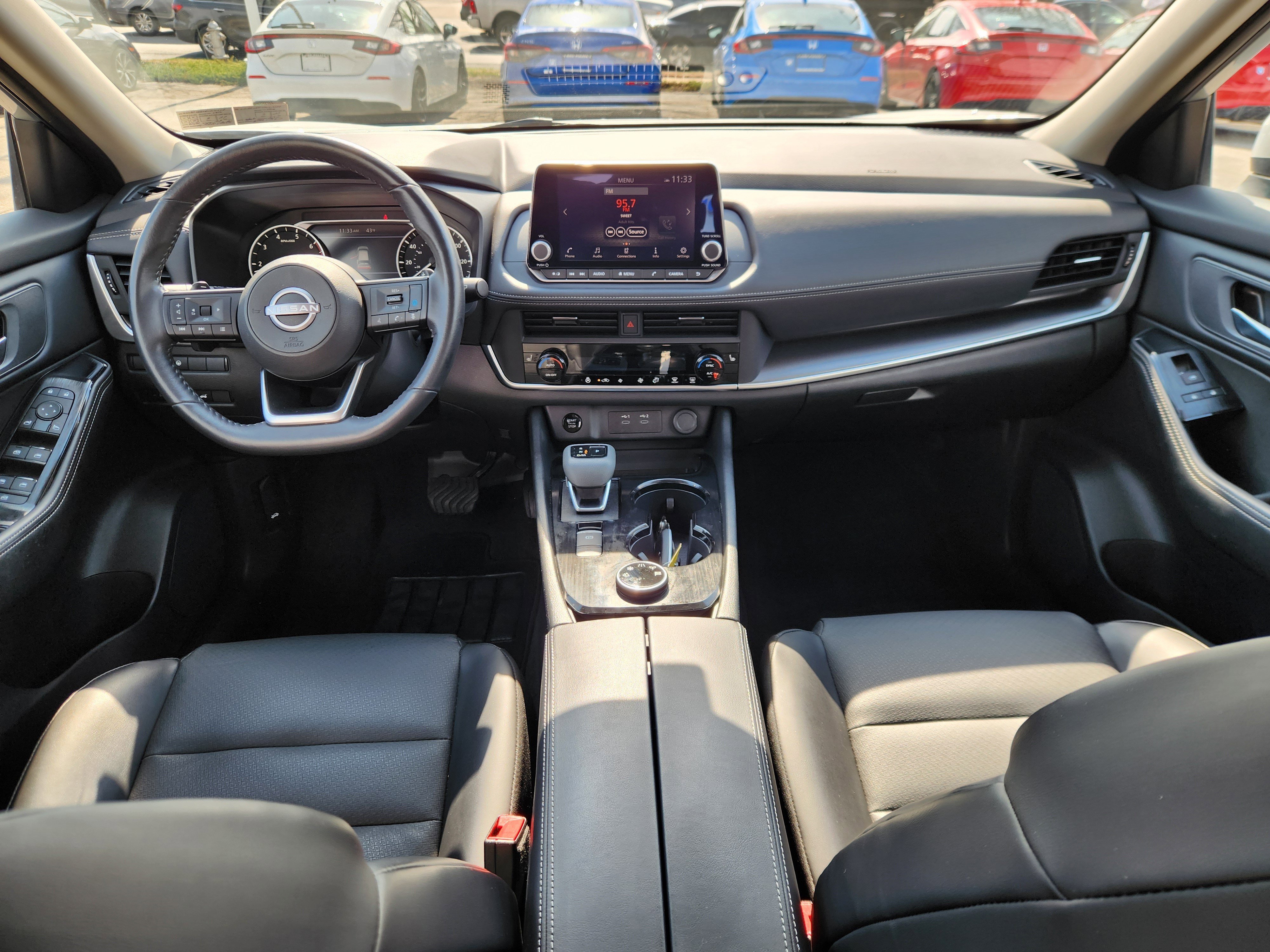 Used 2024 Nissan Rogue SV w/ SV Premium Package image 8