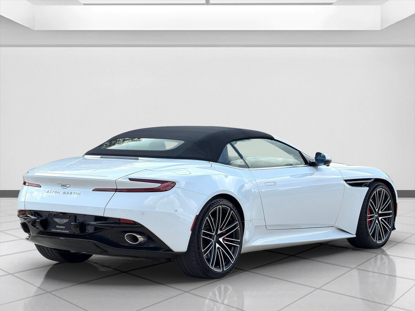 Used 2025 Aston Martin DB12 Convertible RWD image 10