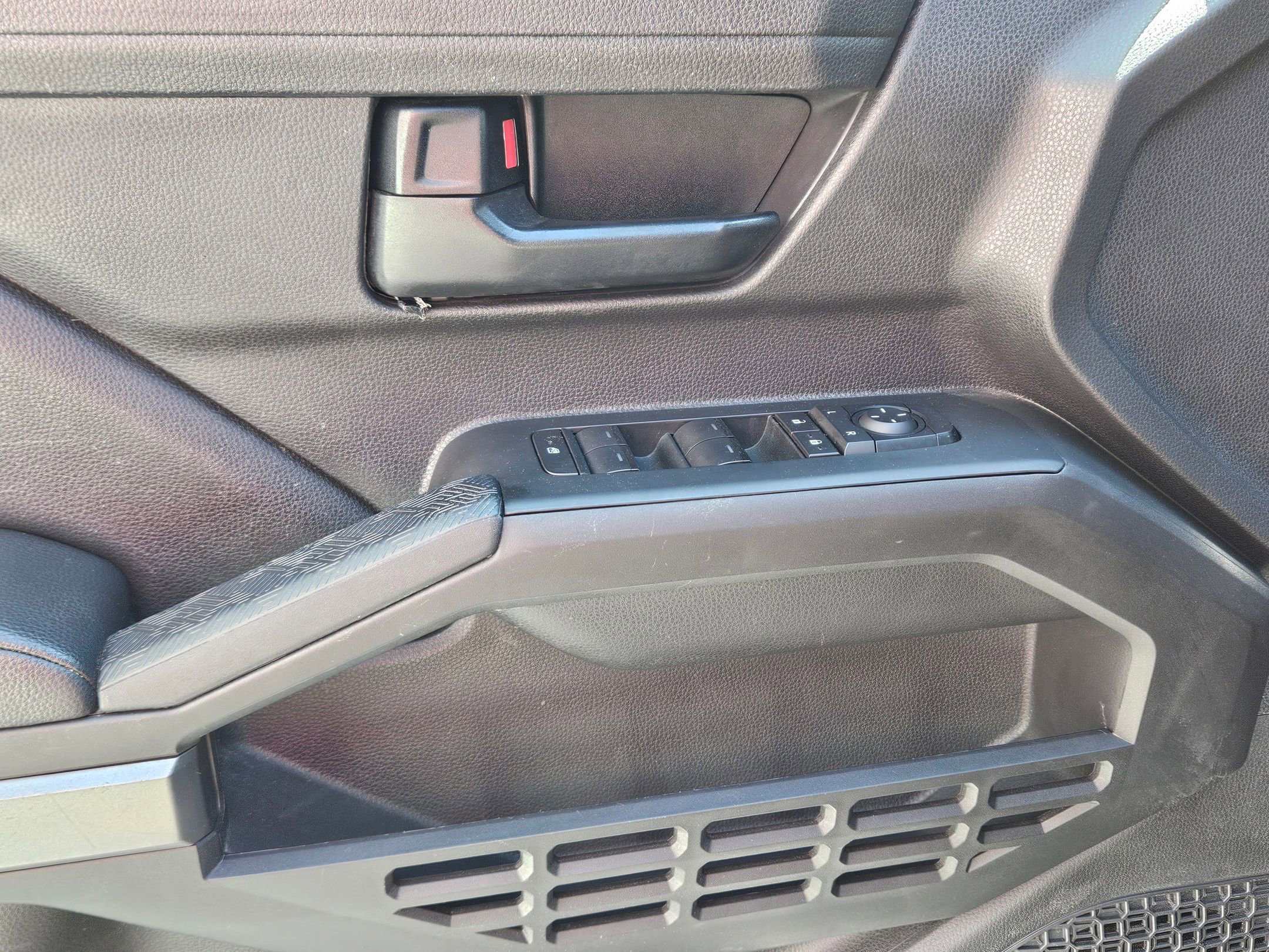 Used 2024 Toyota Tacoma SR5 image 19