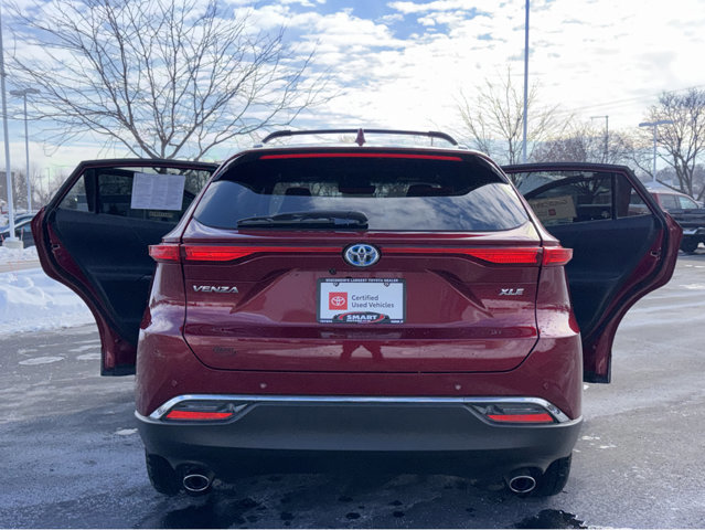 Used 2024 Toyota Venza XLE image 16